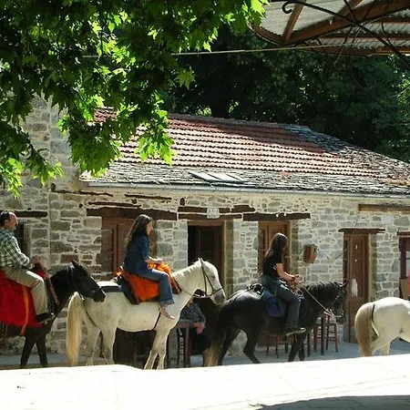 Village House ゲストハウス Agios Lavrentios